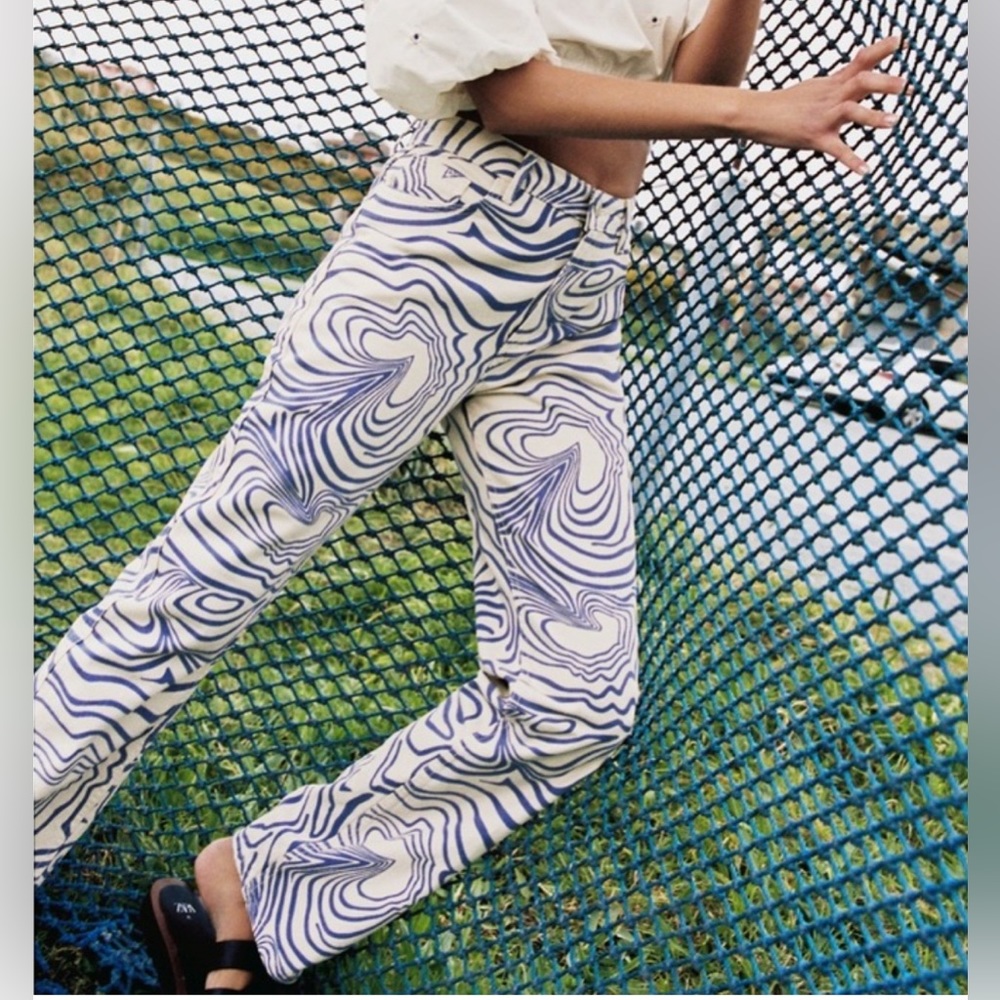 Zara Cream and Purple Squiggle Graffiti Print Straight Leg Jeans Women's Size 4